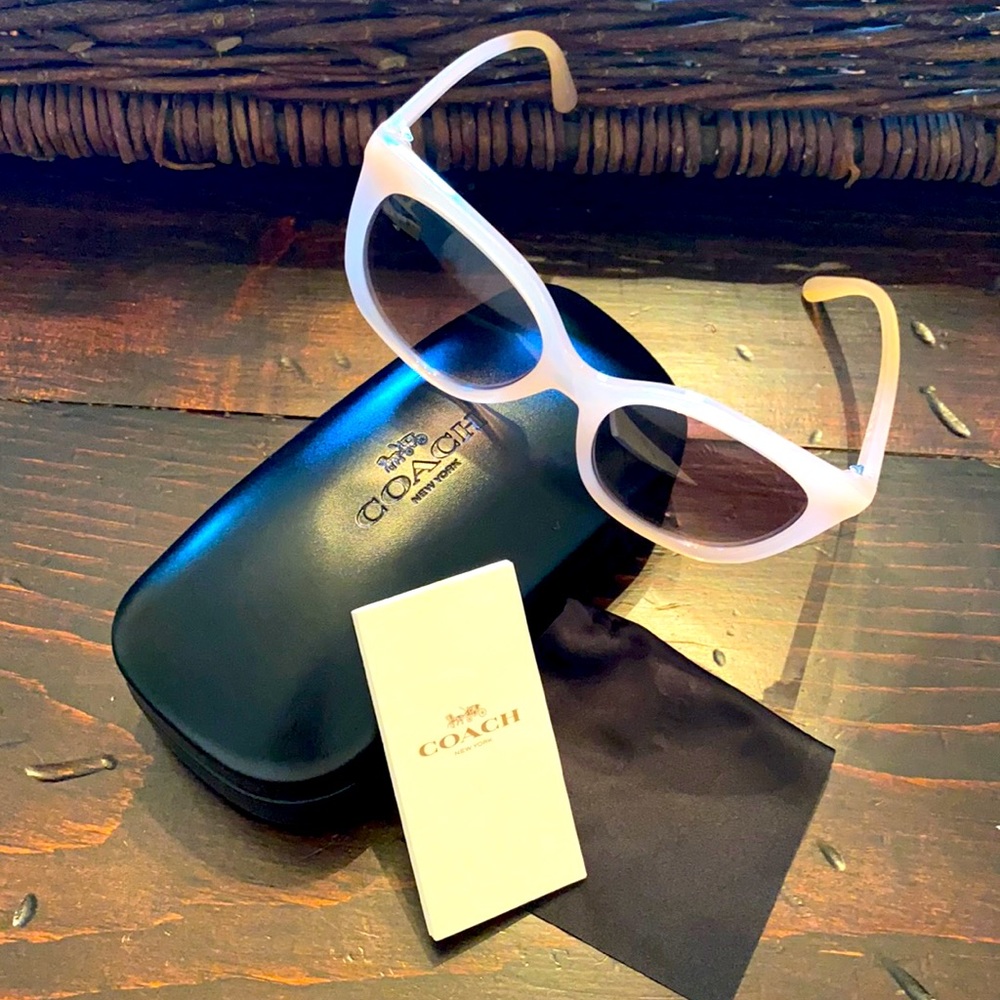 Coach ‘Alexa Square’ Pink sunglasses HC8267 L1086